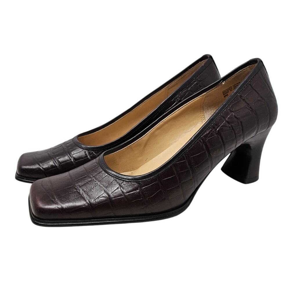 Vintage y2K Anne Klein 8 Brown Croc Embossed Leather Square Toe Pump Classic